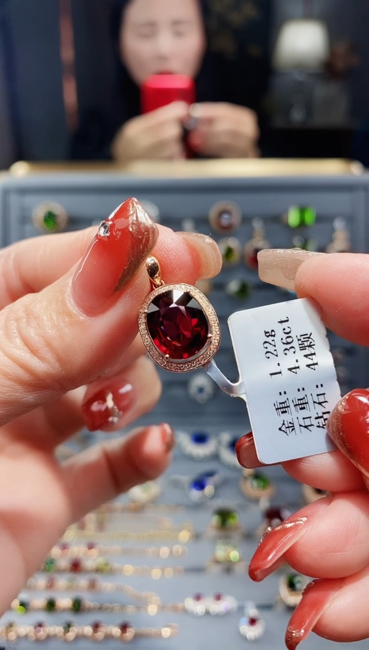 【闪购商品】石榴石颈饰18K金镶嵌4.36