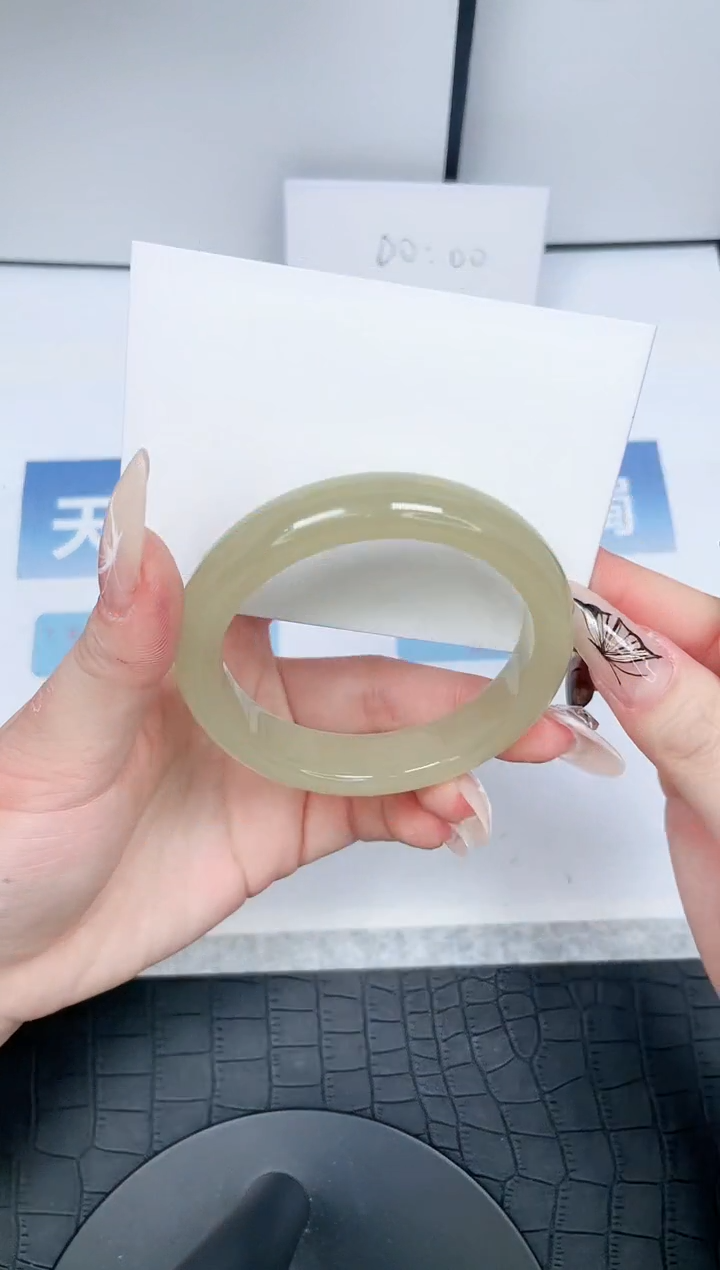 【闪购商品】石英质玉手镯未镶嵌270-57.6