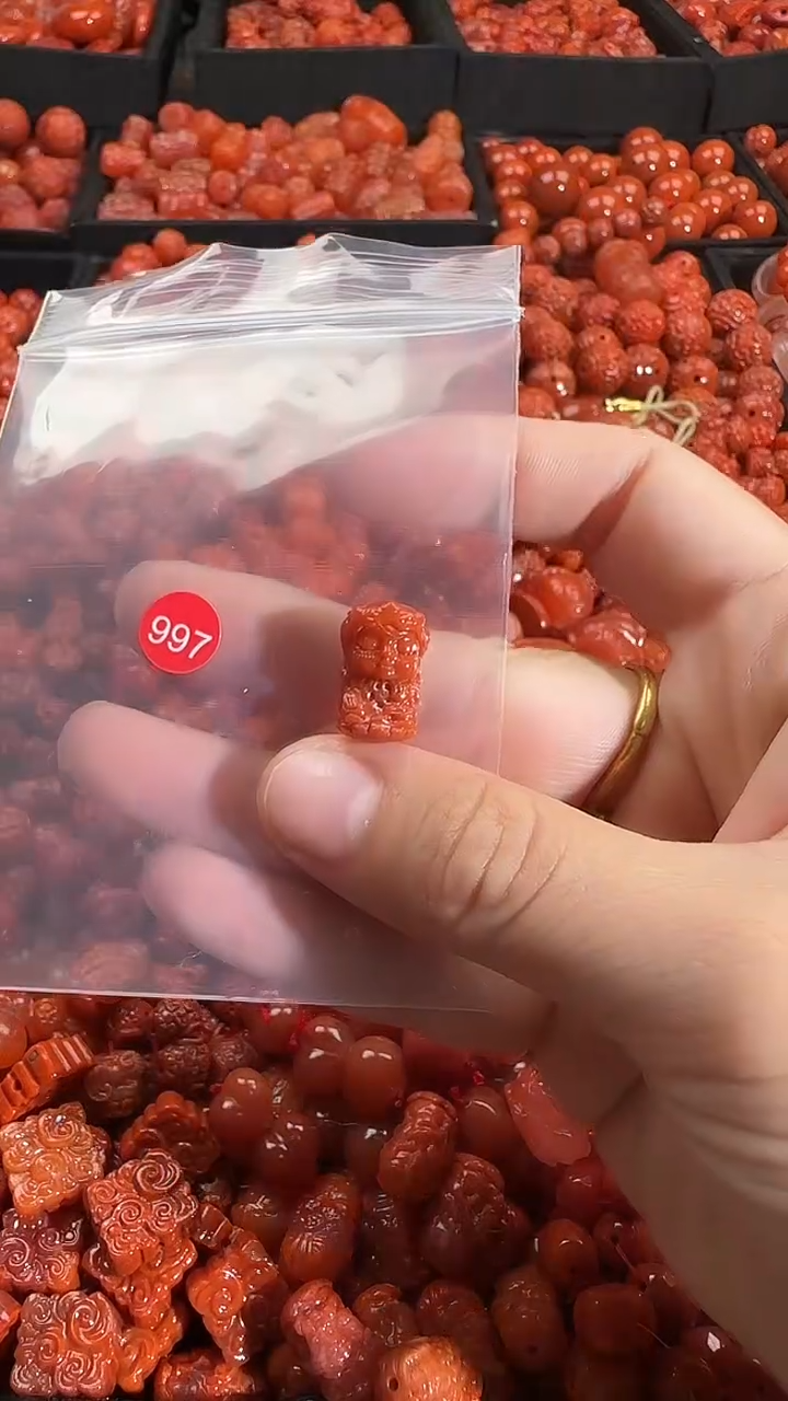 颈饰未镶嵌南红玛瑙1