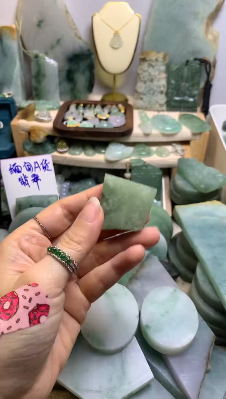 【闪购商品】翡翠挂件未镶嵌缅甸A货翡翠，没有运费险