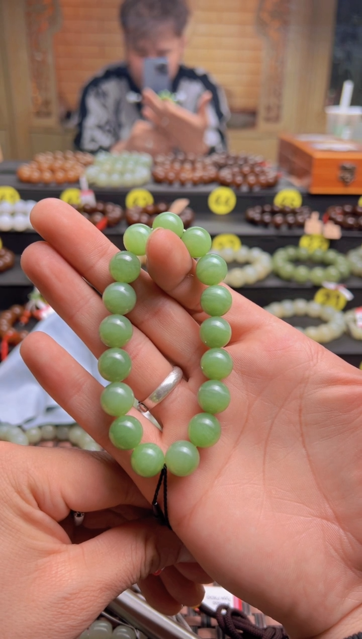 【闪购商品】和田玉手串未镶嵌且末料黑羊洞碧玉卡12手串