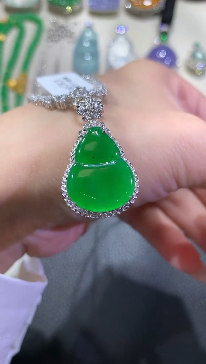 【闪购商品】翡翠吊坠(不含链)18K金镶嵌62-葫芦（不含链与扣头