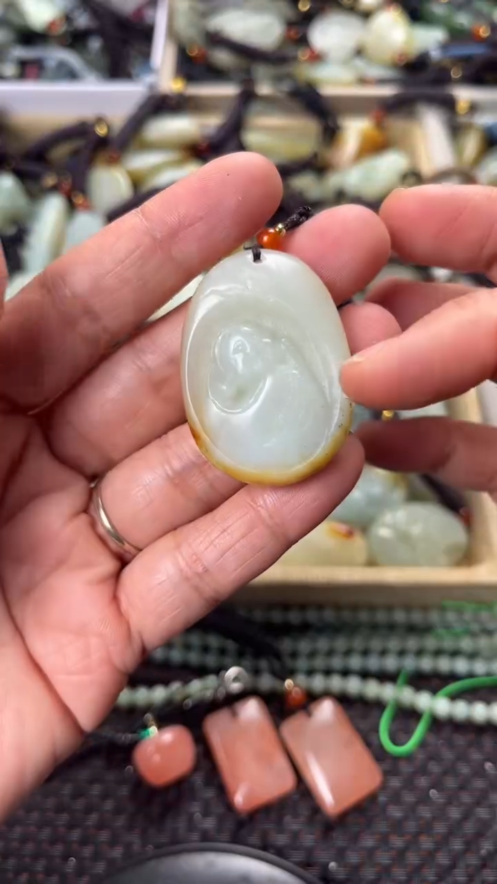 【闪购商品】和田玉颈饰未镶嵌多样性发货没有证书拍一发一有瑕