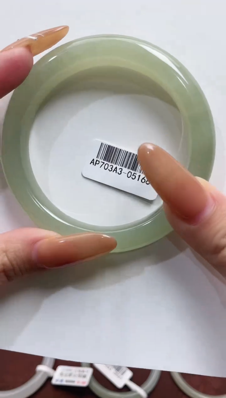 【闪购商品】和田玉手镯未镶嵌58