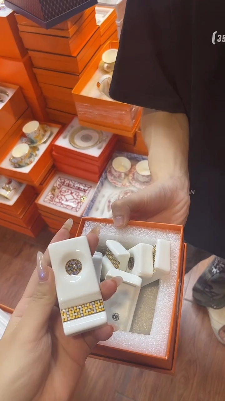 杯鸿辉家品牌瓷器，京东包邮！