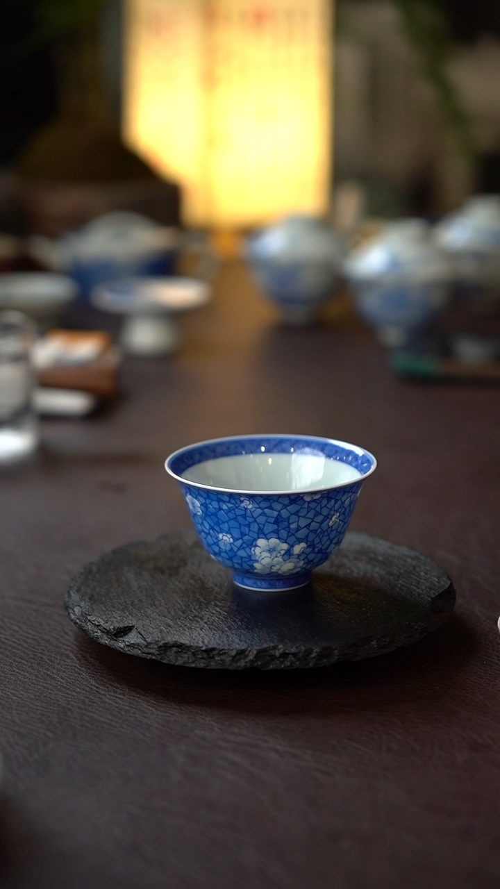  景德镇全手工手绘冰梅纹鸡心杯（微瑕）