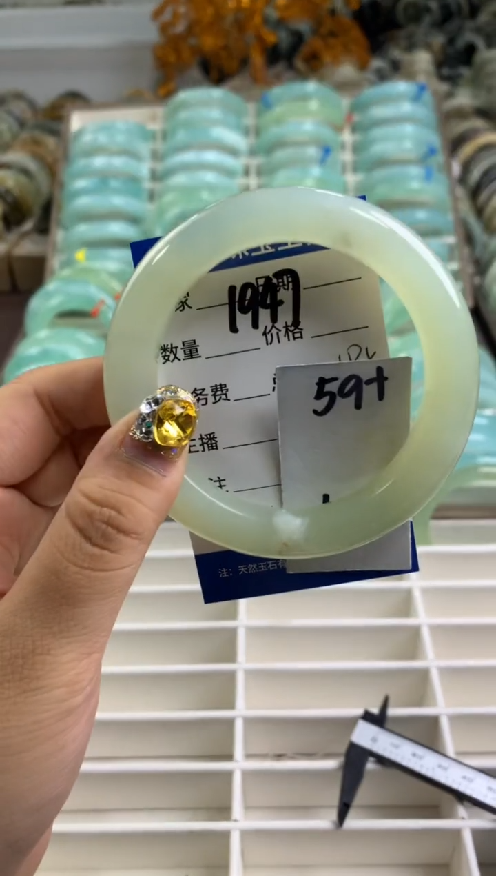 【闪购商品】蛇纹石玉手镯合金1947