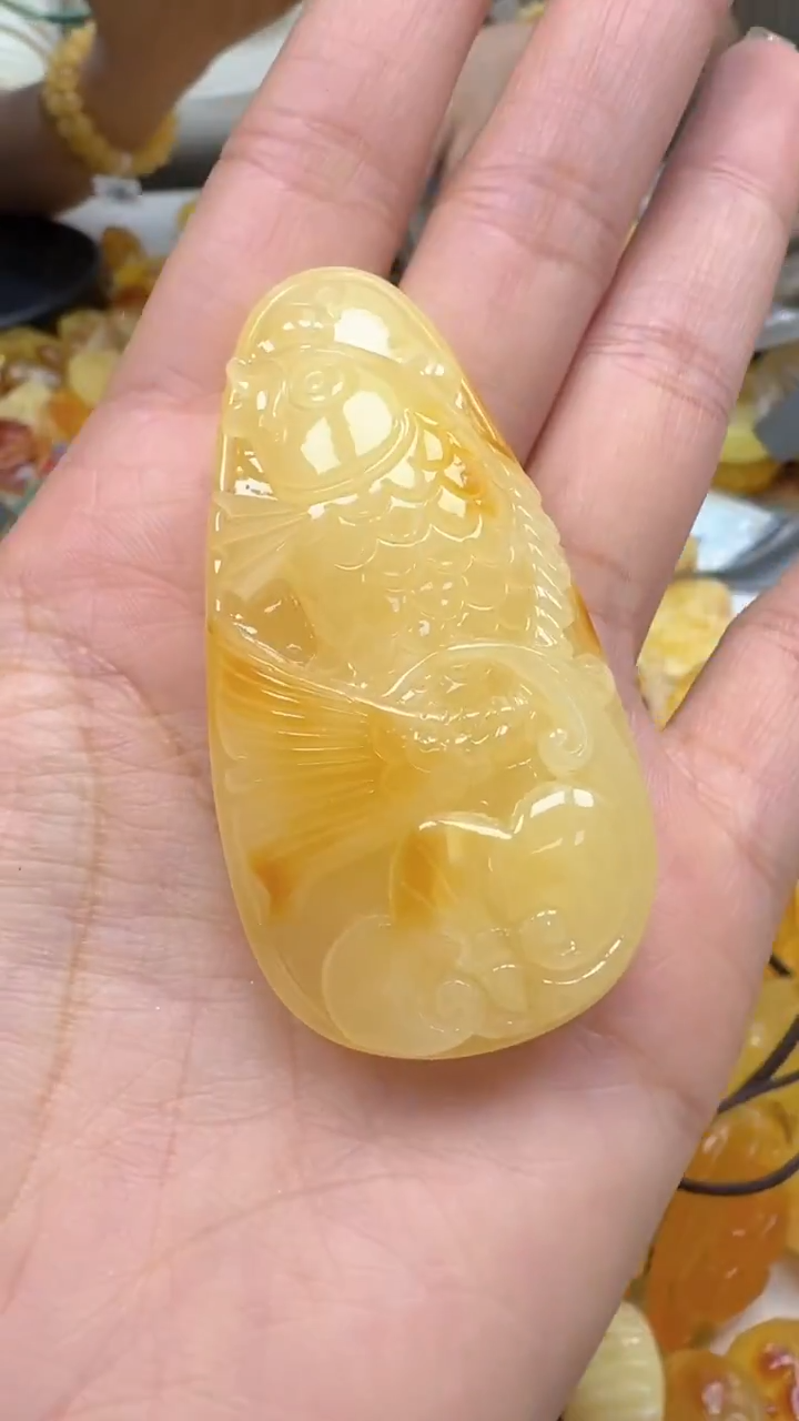 裸石琥珀未镶嵌如图