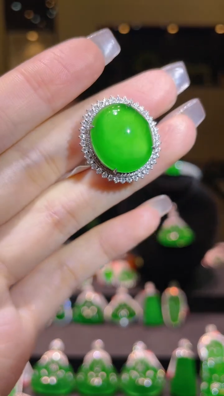 【闪购商品】翡翠吊坠(赠链)18K金镶嵌A77