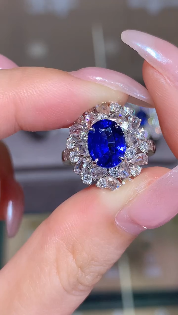 蓝宝石戒指18K金镶嵌戒指111