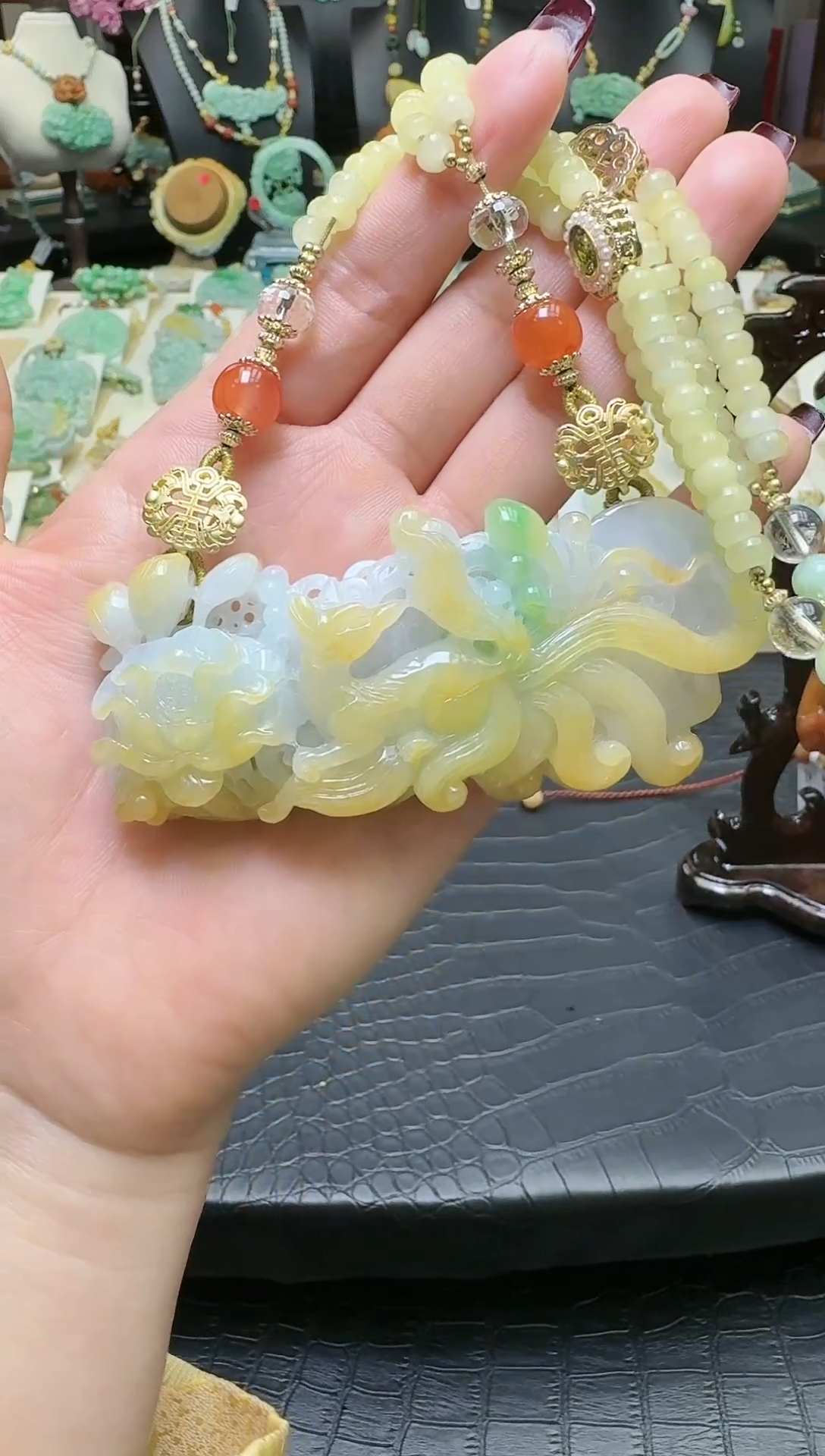 【闪购商品】翡翠颈饰未镶嵌特色黄加绿九尾