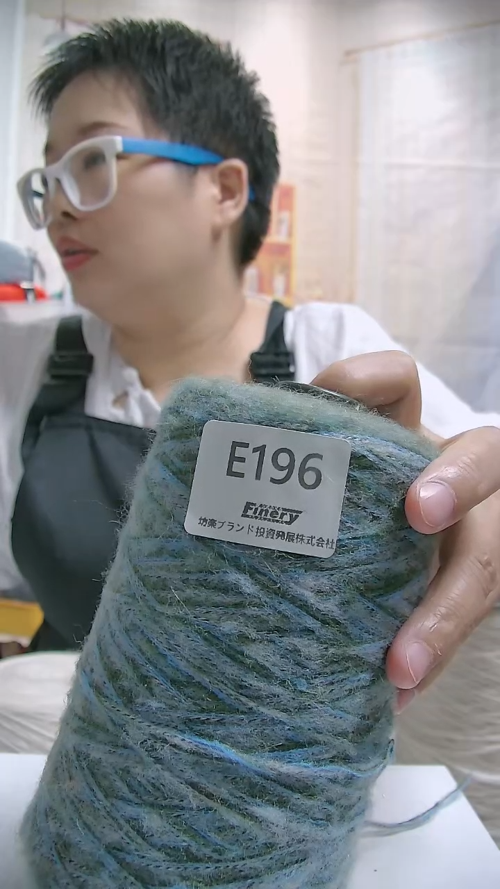 混纺[E196花蓝色]亮丝羊毛马海毛线1桶（0.6斤）