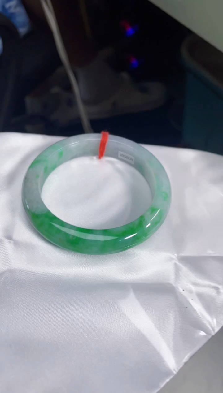 翡翠手镯未镶嵌56圈口默认有纹