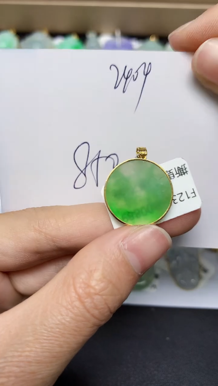 翡翠18K金镶嵌颈饰 天然翡翠A货