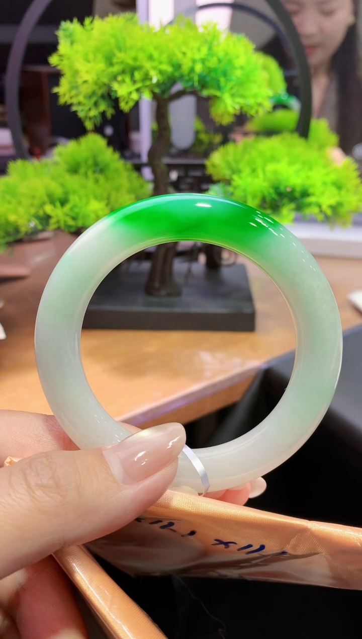 未镶嵌手镯翡翠-k400 天然缅甸A货翡翠55.2圆条总价33万定金2万