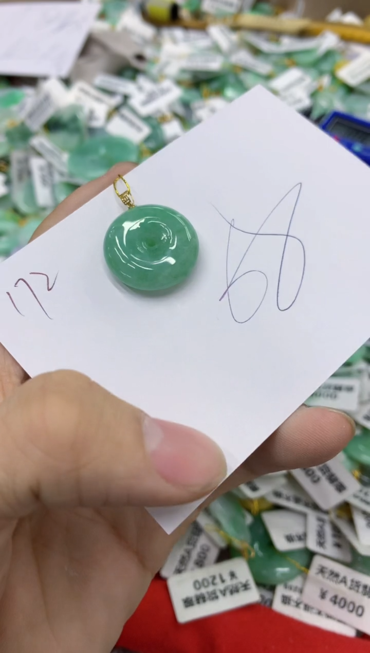 翡翠18K金镶嵌颈饰111111111