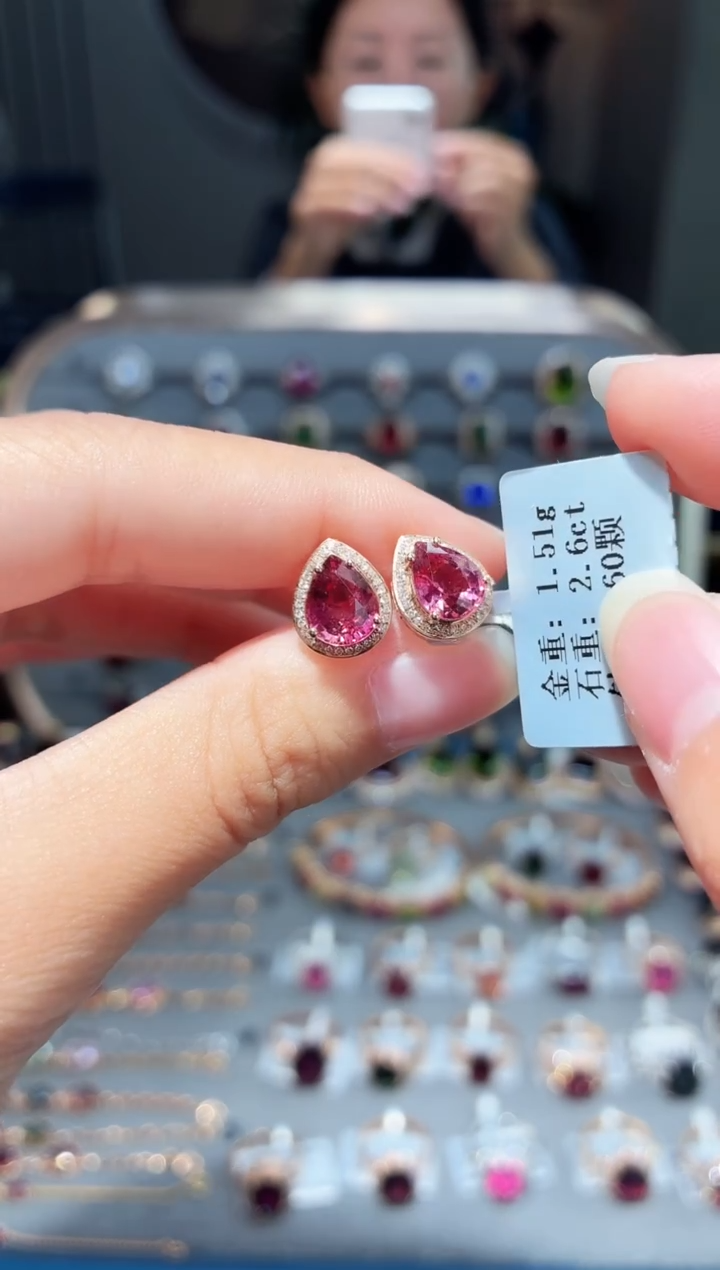 18K金镶嵌耳饰碧玺2.6配钻