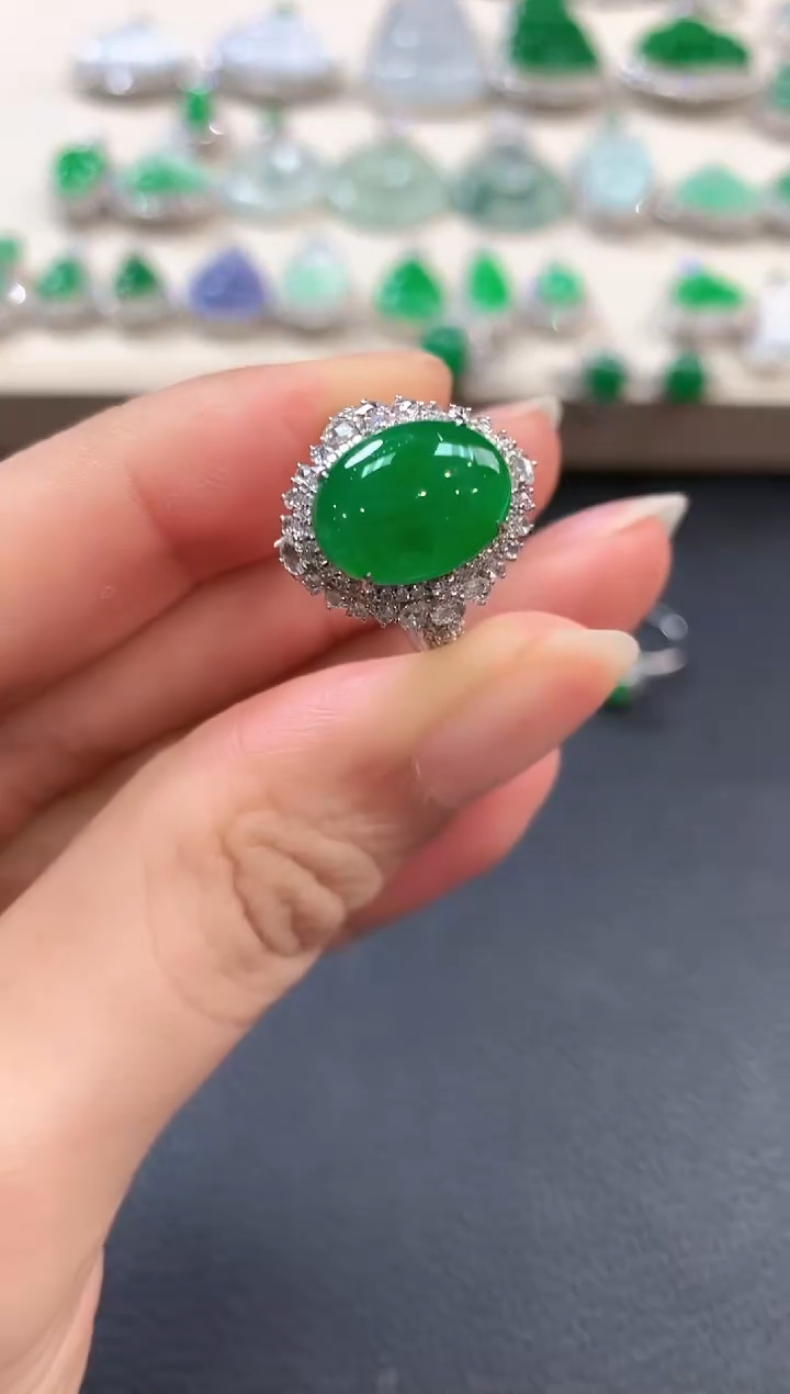 【闪购商品】翡翠戒指18K金镶嵌b101     