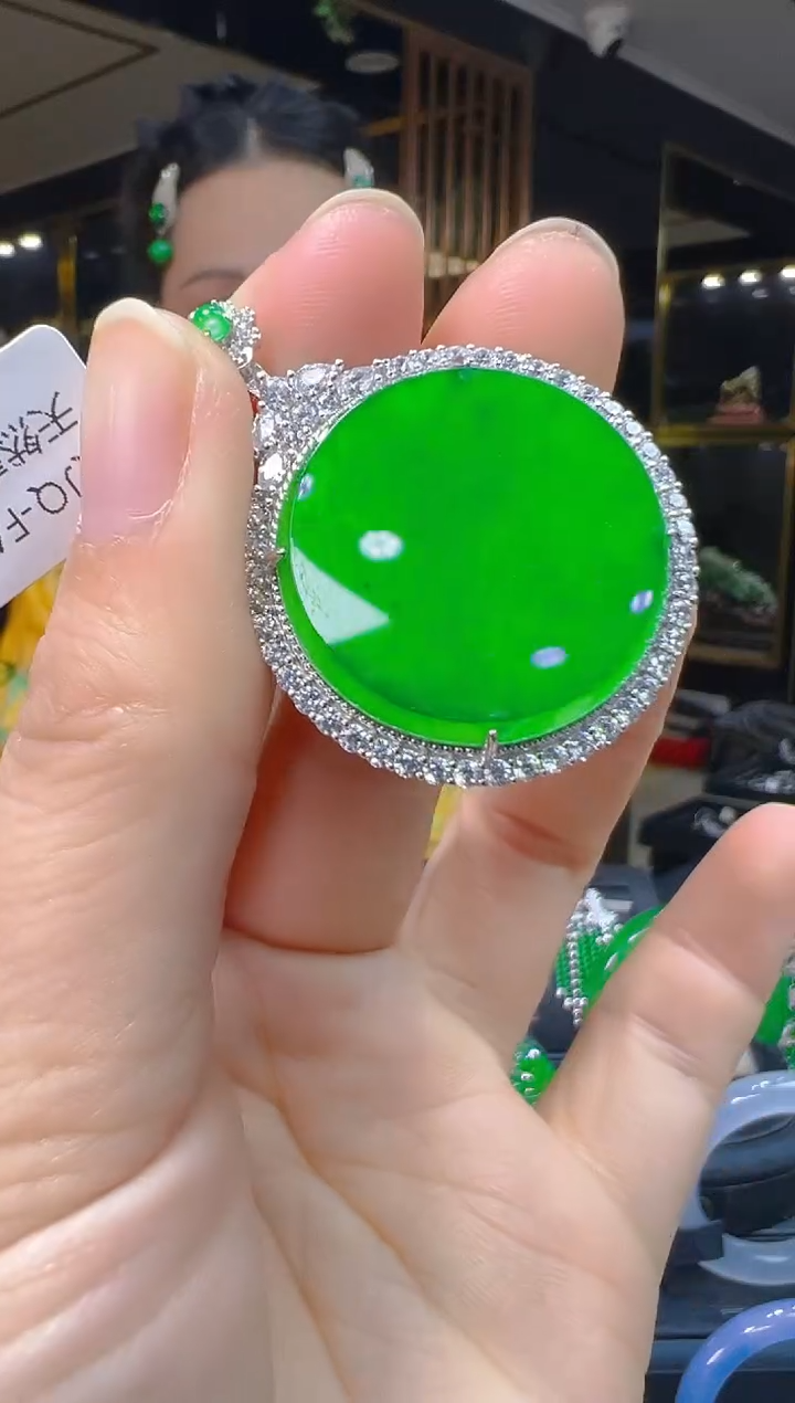 吊坠(赠链)银S925镶嵌翡翠023(多样性发货发其一)