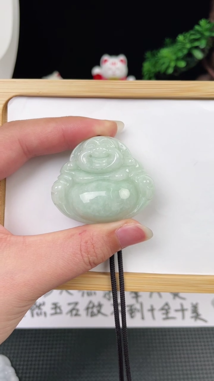 翡翠未镶嵌颈饰佛公