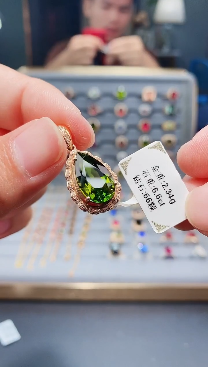 颈饰18K金镶嵌碧玺6.6..