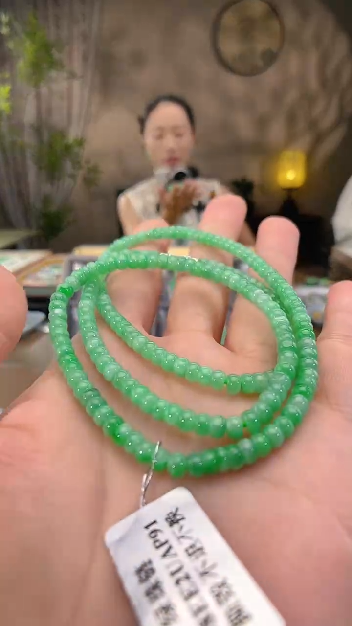 吊坠(不含链)未镶嵌翡翠珠串一条