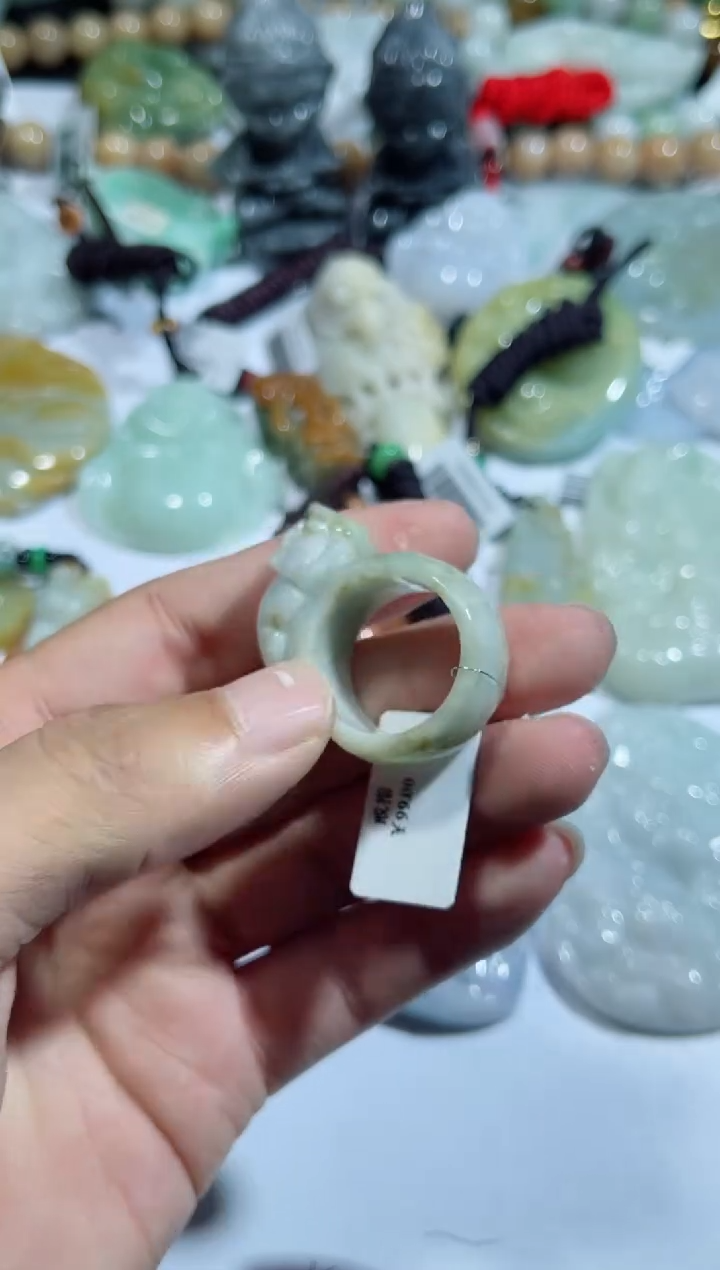 【闪购商品】翡翠颈饰未镶嵌00005737