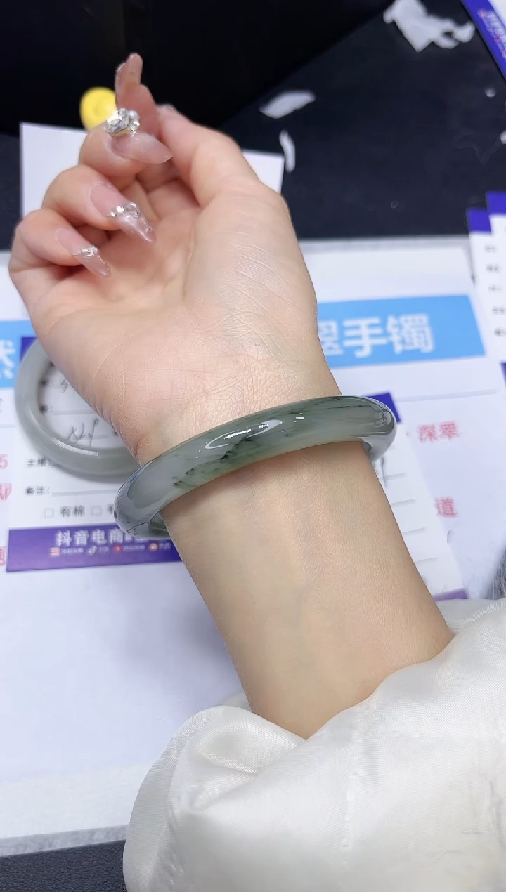 【闪购商品】石英质玉手镯未镶嵌345