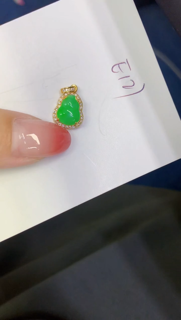 翡翠未镶嵌颈饰缅甸天然翡翠A货