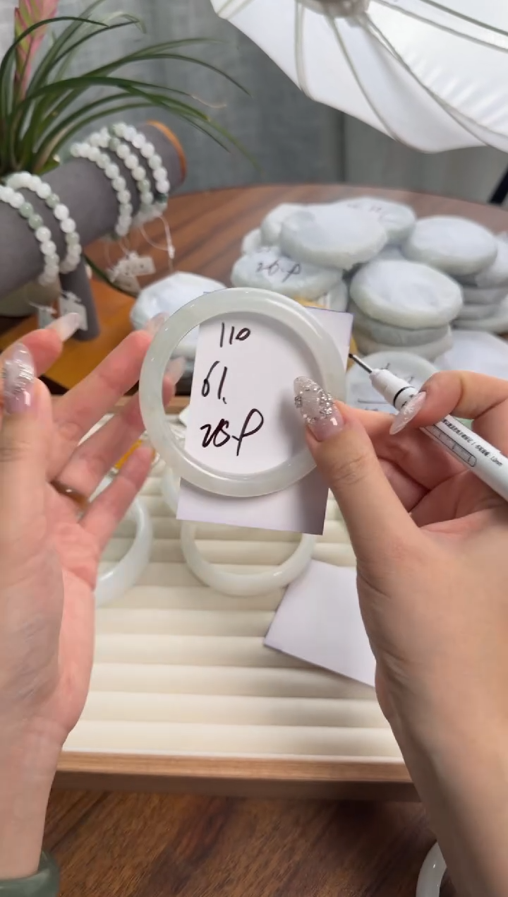 未镶嵌手镯石英质玉110//61