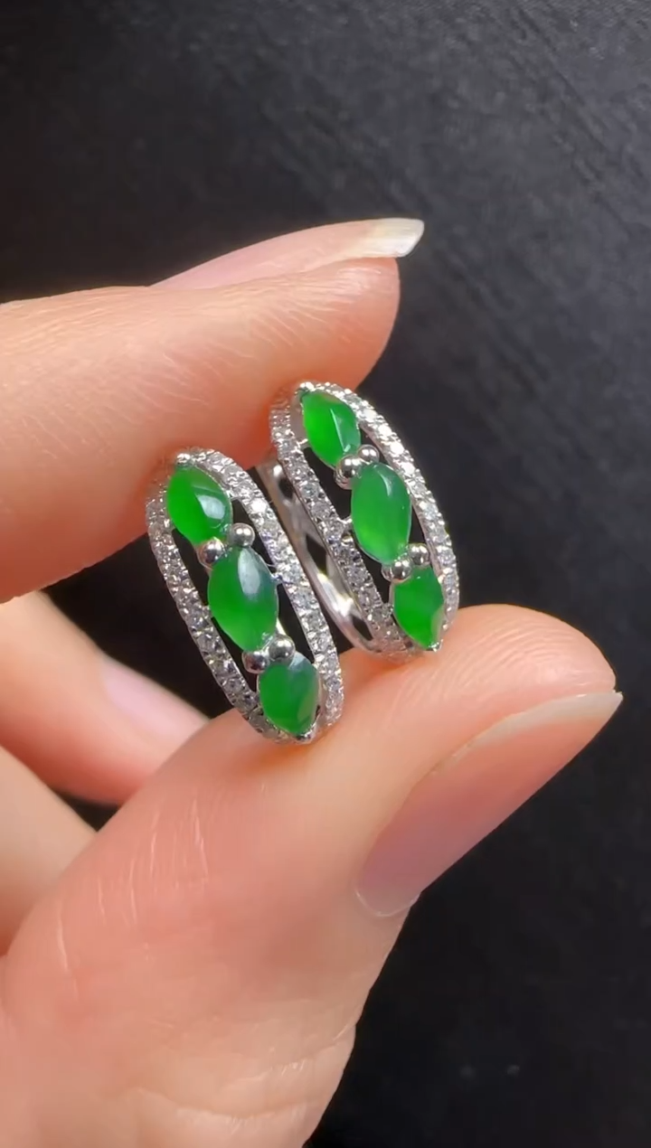 【闪购商品】翡翠耳环18K金镶嵌350随形一对