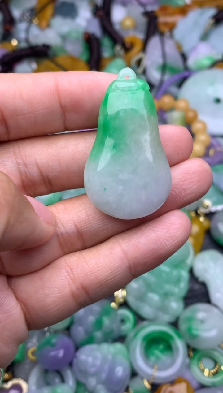 颈饰未镶嵌翡翠天然缅甸翡翠吊坠