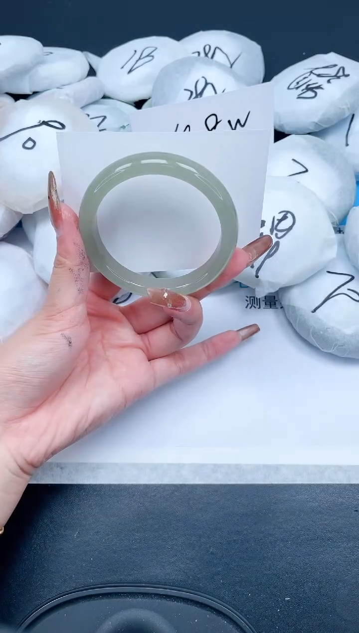 【闪购商品】石英质玉手镯未镶嵌348-53