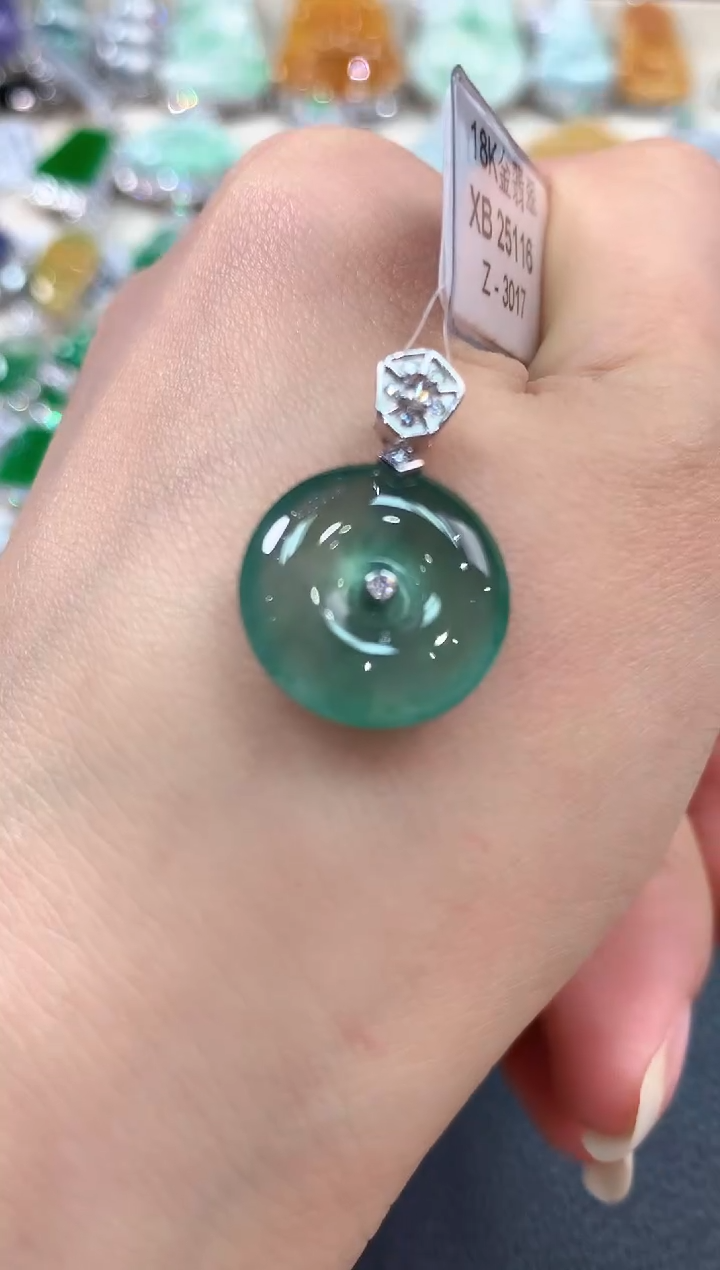 【闪购商品】翡翠吊坠(不含链)18K金镶嵌m23       