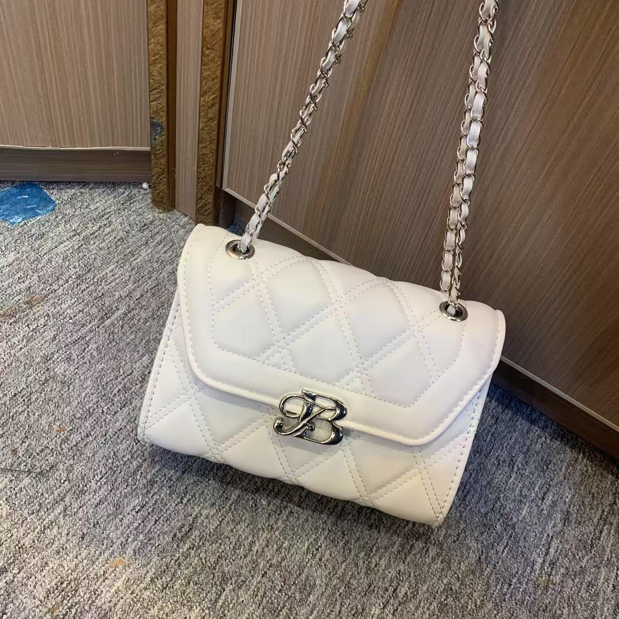 2025新款高级质感链条单肩包斜挎包9988白