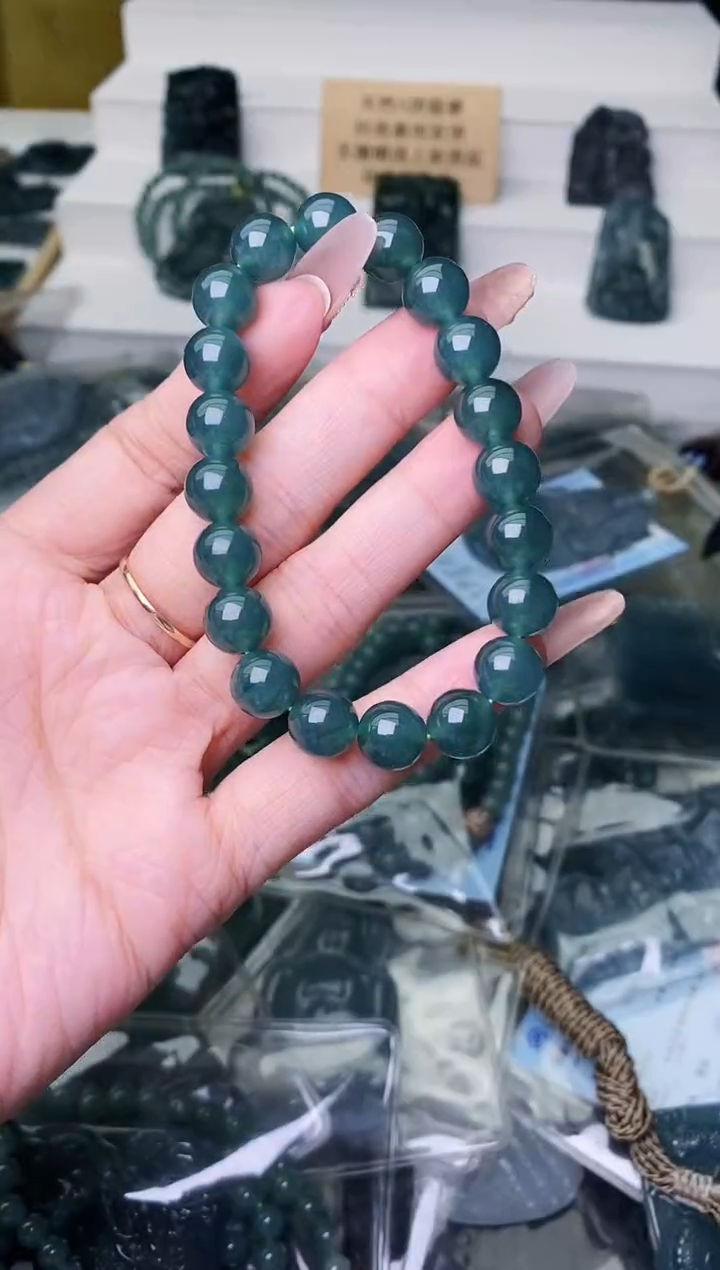 颈饰未镶嵌翡翠 