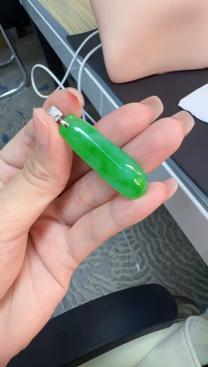 【闪购商品】翡翠18K金镶嵌颈饰缅甸翡翠A货吊坠