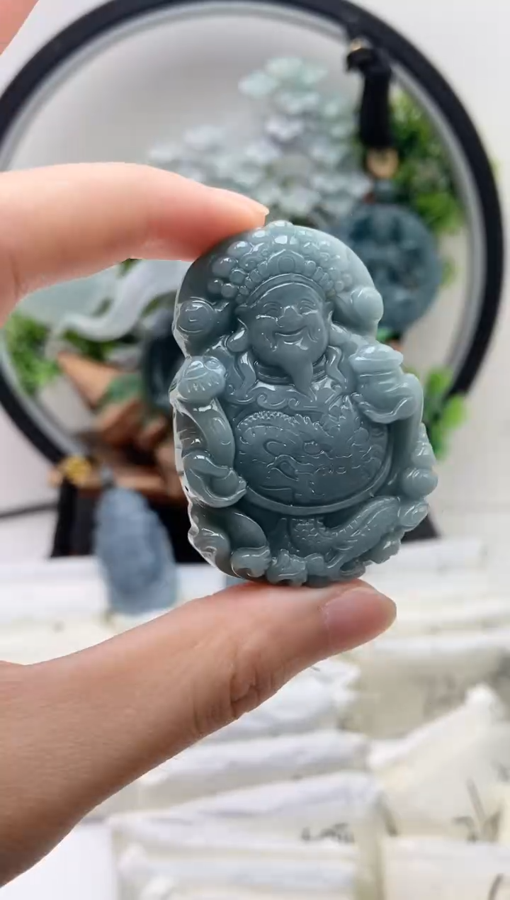 翡翠未镶嵌颈饰财神