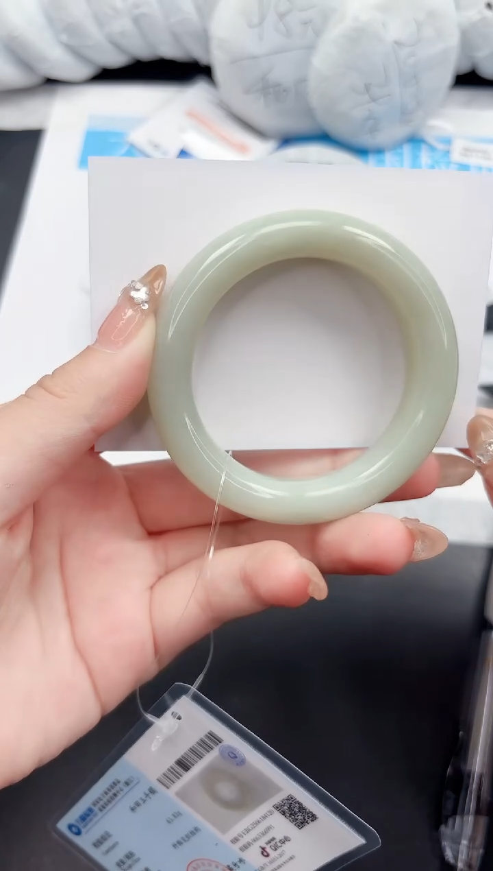 和田玉手镯未镶嵌130-51.8QS2