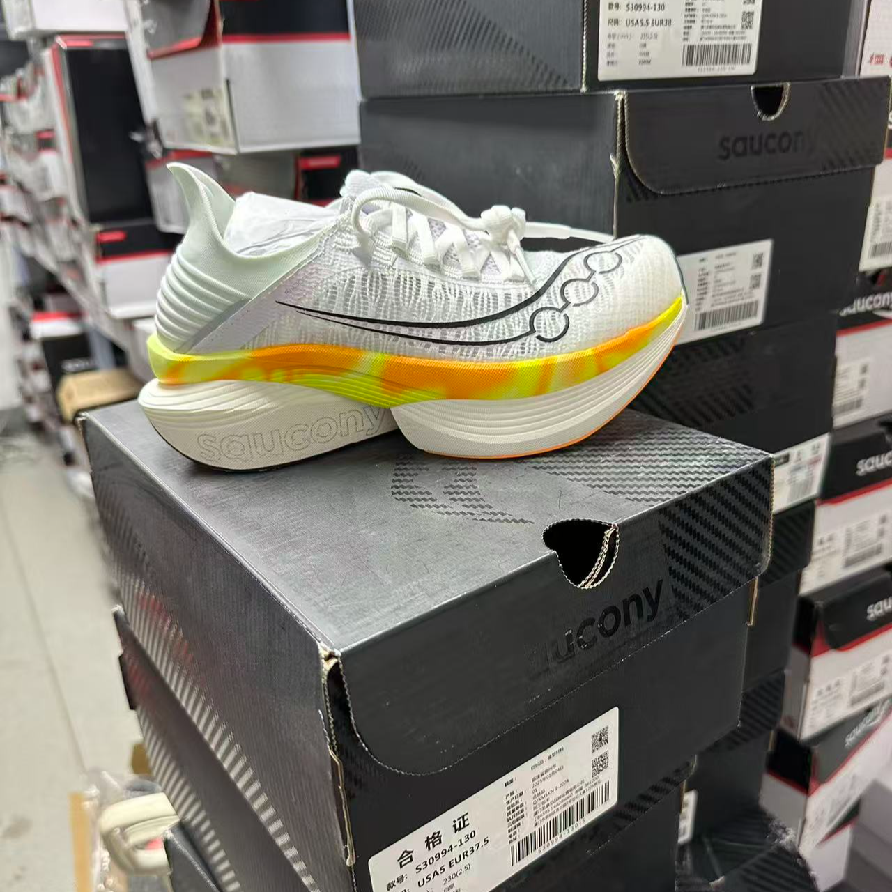 【直播断码不退不换】SAUCONY索康尼跑步鞋