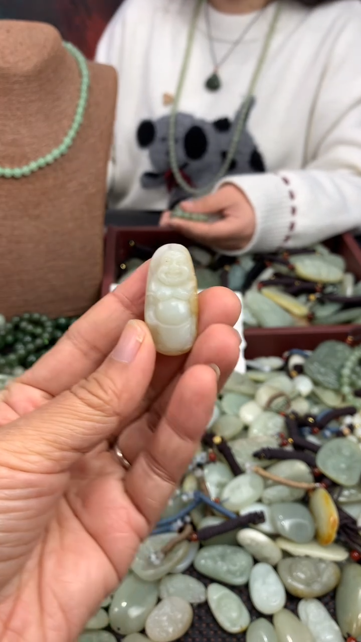 颈饰未镶嵌和田玉（多样性发一件）没有证书有瑕