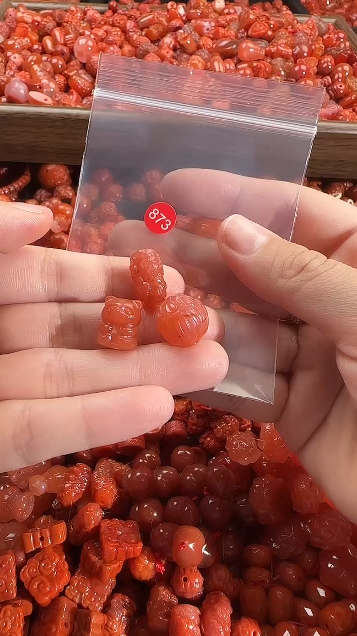 颈饰未镶嵌南红玛瑙1