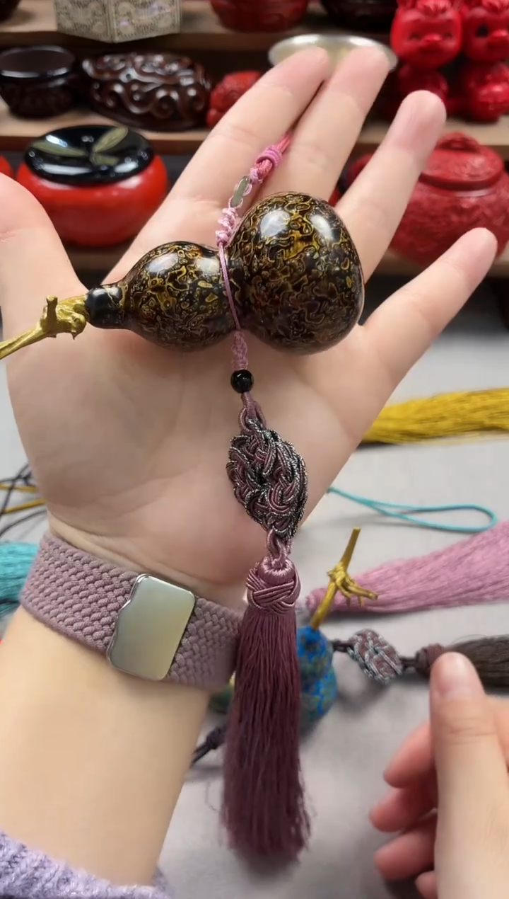 扬州漆器黑金葫芦车挂