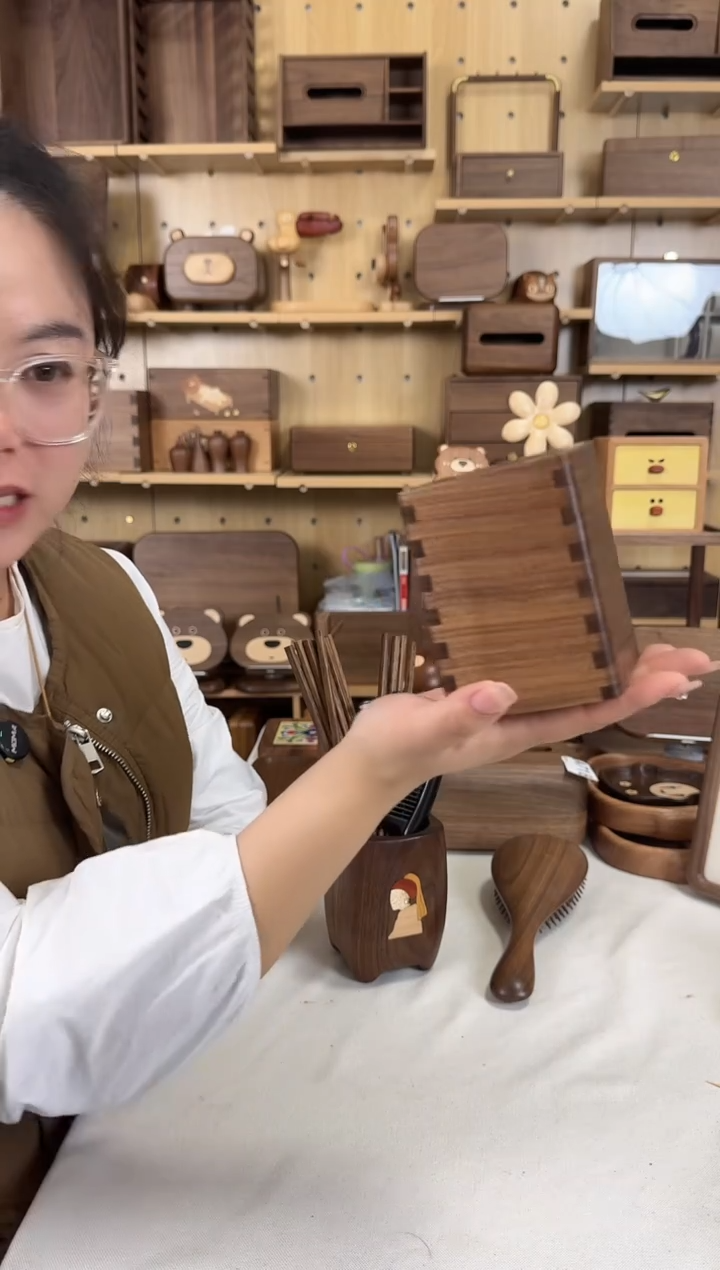 木北美黑胡桃榫卯笔筒