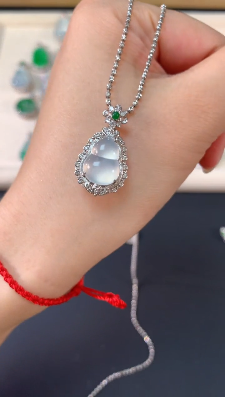 【闪购商品】翡翠吊坠(不含链)18K金镶嵌A727|6800