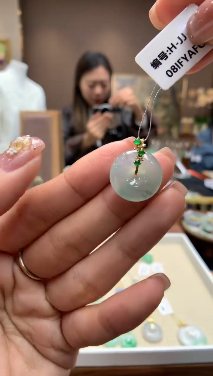 【闪购商品】翡翠颈饰18K金镶嵌平安扣