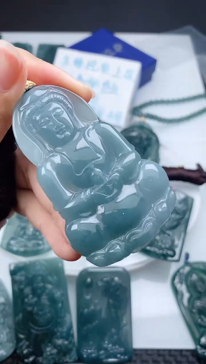翡翠未镶嵌颈饰1