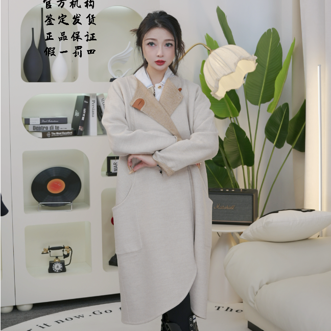 99新 Hermes/爱马仕 拼色设计奶白色休闲羊绒大衣38码 M457