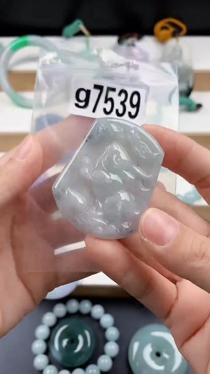 颈饰未镶嵌翡翠天然翡翠吊坠挂件