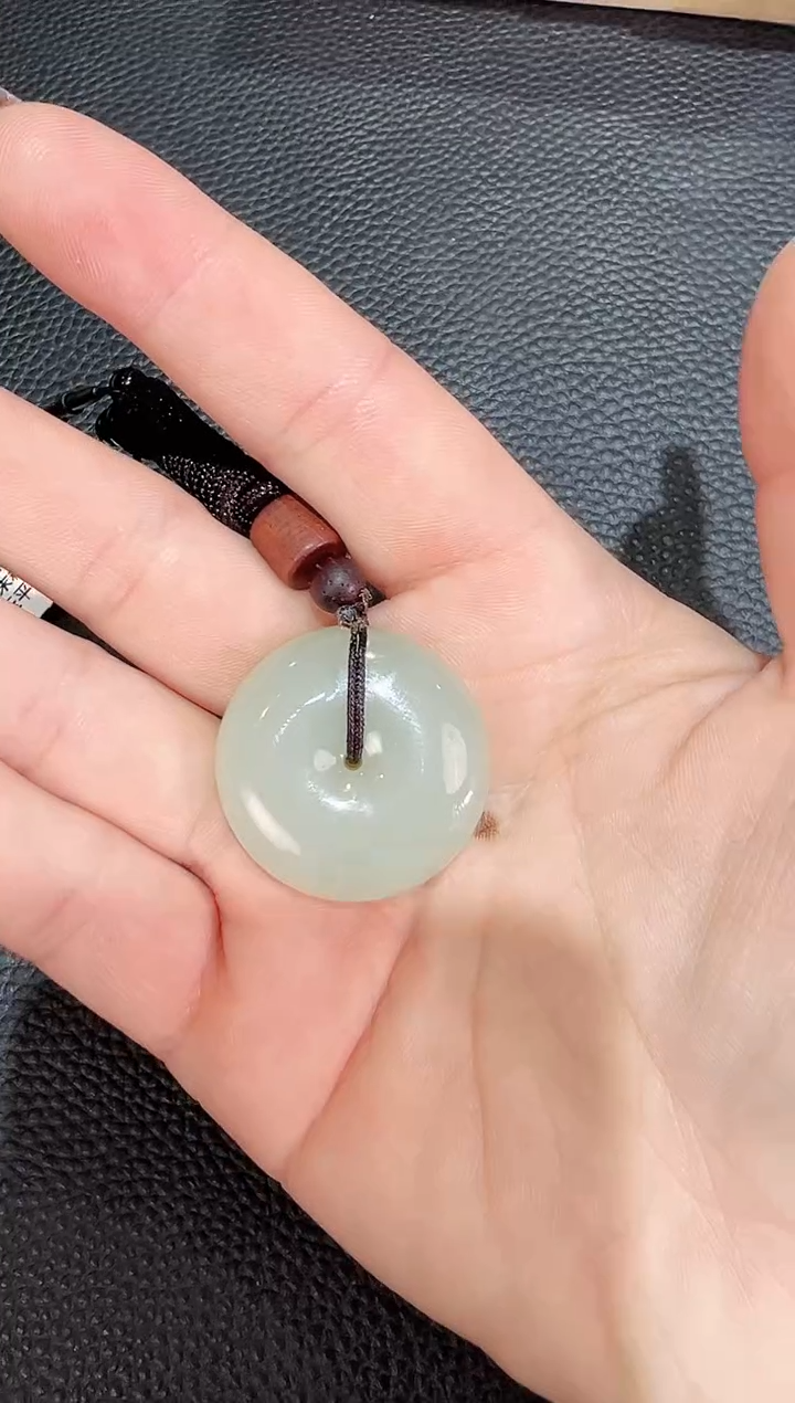 【闪购商品】和田玉吊坠(赠链)未镶嵌且末料青白玉平安扣